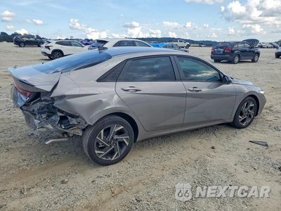 Trzecie zdjęcie samochodu z tyłu: 2025 HYUNDAI ELANTRA HYBRID SEL SPORT VIN:KMHLM4DJ8SU157696 - miniatura