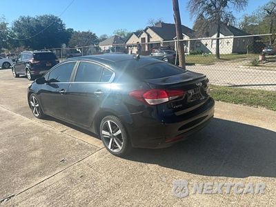 Trzecie zdjęcie samochodu z tyłu: 2017 KIA FORTE EX VIN:3KPFL4A86HE086897 - miniatura