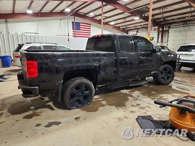 Trzecie zdjęcie samochodu z tyłu: 2018 CHEVROLET SILVERADO K1500 CUSTOM VIN:1GCVKPECXJZ180838 - miniatura
