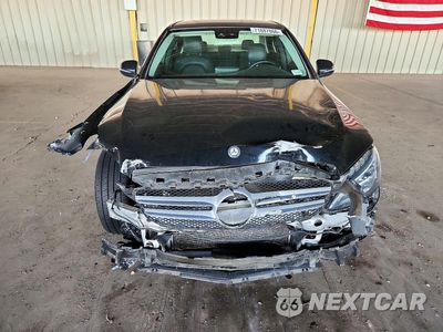Piąte zdjęcie samochodu w środku: 2017 MERCEDES-BENZ C 300 4MATIC VIN:55SWF4KB2HU194637 - miniatura