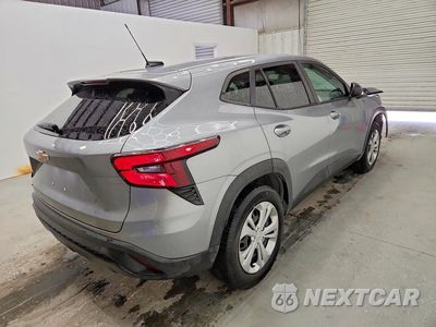 Trzecie zdjęcie samochodu z tyłu: 2024 CHEVROLET TRAX LS VIN:KL77LFE29RC245066 - miniatura