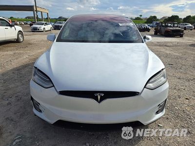 Piąte zdjęcie samochodu w środku: 2018 TESLA MODEL X VIN:5YJXCAE22JF141144 - miniatura