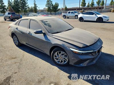 Czwarte zdjęcie samochodu z boku: 2026 HYUNDAI ELANTRA HYBRID BLUE VIN:KMHLM4DJ8TU218966 - miniatura