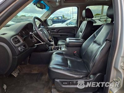 Zdjęcie 7 z 13 samochodu: 2010 GMC YUKON DENALI VIN:1GKUKEEFXAR197282 - miniatura