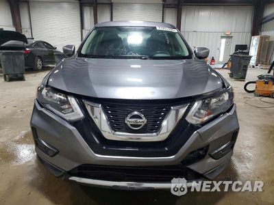 Piąte zdjęcie samochodu w środku: 2017 NISSAN ROGUE S VIN:KNMAT2MV7HP503671 - miniatura