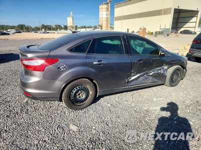 Trzecie zdjęcie samochodu z tyłu: 2013 FORD FOCUS SE VIN:1FADP3F21DL353963 - miniatura