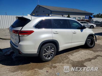 Trzecie zdjęcie samochodu z tyłu: 2017 TOYOTA HIGHLANDER XLE VIN:5TDKZRFH1HS512181 - miniatura