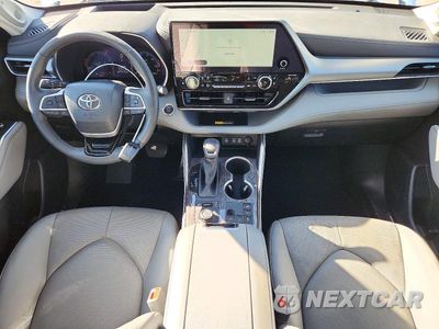 Zdjęcie 8 z 14 samochodu: 2025 TOYOTA HIGHLANDER PLATINUM VIN:5TDKDRBH9SS586301 - miniatura