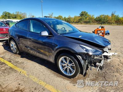 Czwarte zdjęcie samochodu z boku: 2023 TESLA MODEL Y VIN:7SAYGDEE9PA178804 - miniatura