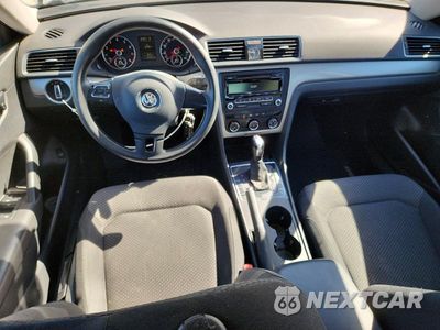 Zdjęcie 8 z 12 samochodu: 2014 VOLKSWAGEN PASSAT S VIN:1VWAT7A34EC104572 - miniatura