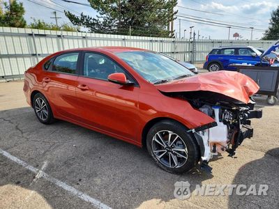 Czwarte zdjęcie samochodu z boku: 2023 KIA FORTE LXS VIN:3KPF24AD6PE679738 - miniatura