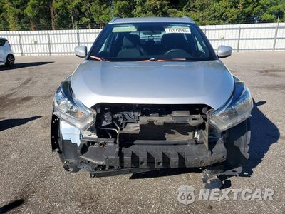 Piąte zdjęcie samochodu w środku: 2019 NISSAN KICKS SV VIN:3N1CP5CU7KL535646 - miniatura