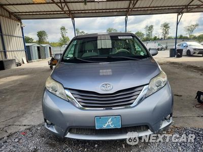 Piąte zdjęcie samochodu w środku: 2012 TOYOTA SIENNA XLE 8-PASSENGER VIN:5TDYK3DC4CS257103 - miniatura