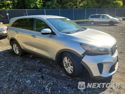 Czwarte zdjęcie samochodu z boku: 2019 KIA SORENTO LX V6 VIN:5XYPGDA54KG486787 - miniatura