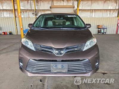 Piąte zdjęcie samochodu w środku: 2019 TOYOTA SIENNA XLE 8-PASSENGER VIN:5TDYZ3DC3KS012254 - miniatura