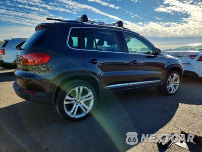 Trzecie zdjęcie samochodu z tyłu: 2016 VOLKSWAGEN TIGUAN S VIN:WVGAV7AX0GW546603 - miniatura