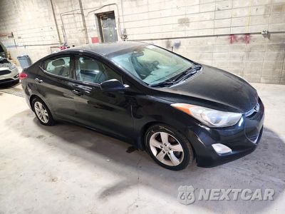 Czwarte zdjęcie samochodu z boku: 2013 HYUNDAI ELANTRA GLS VIN:5NPDH4AE3DH322555 - miniatura