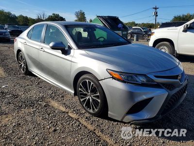 Czwarte zdjęcie samochodu z boku: 2018 TOYOTA CAMRY L VIN:JTNB11HK2J3028301 - miniatura