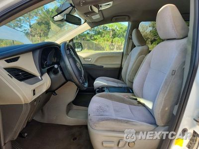 Zdjęcie 7 z 13 samochodu: 2019 TOYOTA SIENNA LE VIN:5TDKZ3DC8KS998919 - miniatura