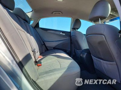 Zdjęcie 10 z 12 samochodu: 2011 HYUNDAI SONATA GLS VIN:5NPEB4AC2BH213151 - miniatura