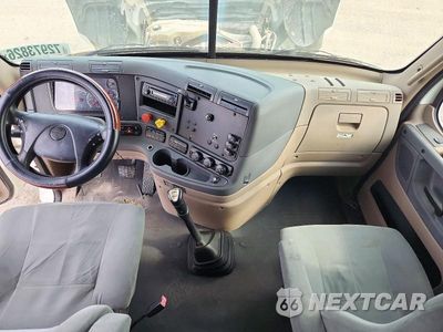 Zdjęcie 8 z 14 samochodu: 2013 FREIGHTLINER CASCADIA SEMI TRUCK VIN:1FUJGLDR3DLFF2050 - miniatura