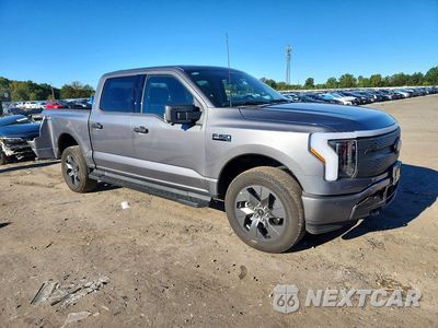 Czwarte zdjęcie samochodu z boku: 2024 FORD F150 LIGHTNING XLT VIN:1FTVW3LK0RWG20523 - miniatura