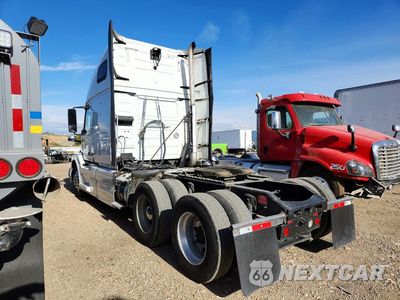 Drugie zdjęcie samochodu z przodu: 2013 VOLVO VNL SEMI TRUCK VIN:4V4NC9EH5DN141269 - miniatura