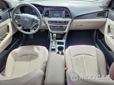 Zdjęcie 8 z 13 samochodu: 2016 HYUNDAI SONATA SPORT VIN:5NPE34AFXGH280885 - miniatura