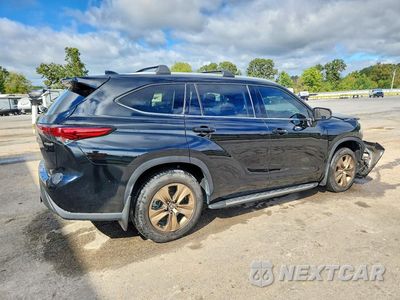 Trzecie zdjęcie samochodu z tyłu: 2022 TOYOTA HIGHLANDER HYBRID BRONZE EDITION VIN:5TDAARAH8NS513673 - miniatura
