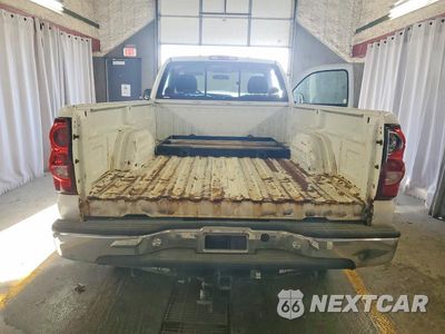Zdjęcie 10 z 13 samochodu: 2005 CHEVROLET SILVERADO C2500 HEAVY DUTY VIN:1GCHC24U15E321851 - miniatura