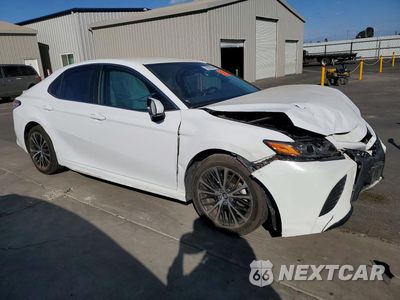 Czwarte zdjęcie samochodu z boku: 2020 TOYOTA CAMRY SE VIN:4T1G11AK3LU869718 - miniatura