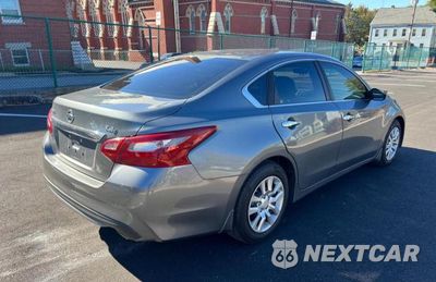 Czwarte zdjęcie samochodu z boku: 2018 NISSAN ALTIMA 2.5 VIN:1N4AL3AP1JC475610 - miniatura