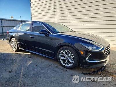Czwarte zdjęcie samochodu z boku: 2021 HYUNDAI SONATA HYBRID SEL VIN:KMHL34JJ3MA027949 - miniatura
