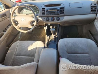 Zdjęcie 8 z 12 samochodu: 2004 TOYOTA CAMRY LE VIN:4T1BE32KX4U832160 - miniatura
