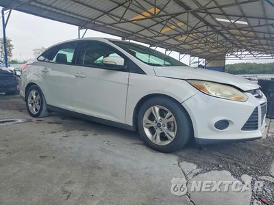 Czwarte zdjęcie samochodu z boku: 2014 FORD FOCUS SE VIN:1FADP3F2XEL190246 - miniatura