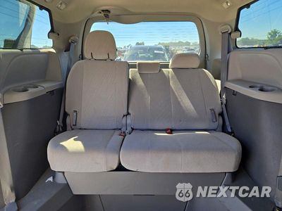 Zdjęcie 10 z 13 samochodu: 2017 TOYOTA SIENNA LE VIN:5TDKZ3DC6HS823397 - miniatura