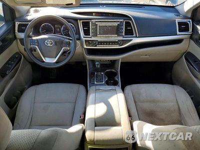 Zdjęcie 8 z 13 samochodu: 2018 TOYOTA HIGHLANDER LE VIN:5TDZARFH3JS034471 - miniatura