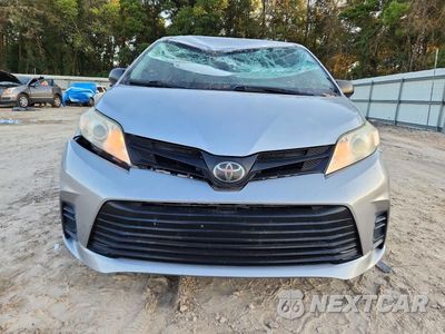 Piąte zdjęcie samochodu w środku: 2018 TOYOTA SIENNA L VIN:5TDZZ3DC2JS921718 - miniatura