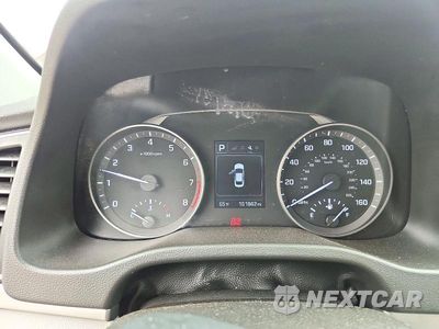 Zdjęcie 9 z 12 samochodu: 2018 HYUNDAI ELANTRA SEL VIN:5NPD84LF3JH318345 - miniatura