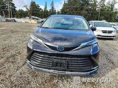 Piąte zdjęcie samochodu w środku: 2024 TOYOTA SIENNA XLE VIN:5TDYRKEC9RS184081 - miniatura