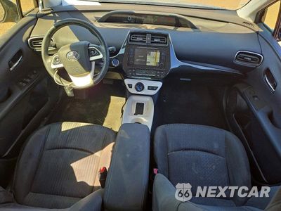Zdjęcie 8 z 12 samochodu: 2016 TOYOTA PRIUS THREE VIN:JTDKARFU7G3007444 - miniatura