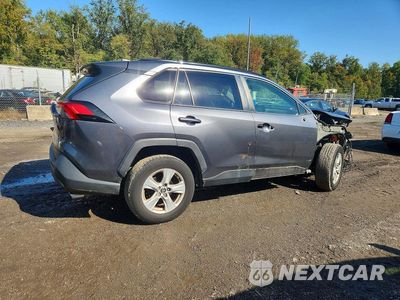 Trzecie zdjęcie samochodu z tyłu: 2019 TOYOTA RAV4 XLE VIN:JTMP1RFV5KD515848 - miniatura