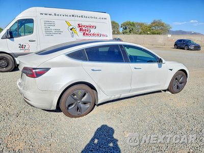 Trzecie zdjęcie samochodu z tyłu: 2019 TESLA MODEL 3 VIN:5YJ3E1EA3KF337496 - miniatura
