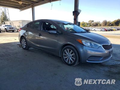 Czwarte zdjęcie samochodu z boku: 2016 KIA FORTE LX VIN:KNAFX4A62G5508903 - miniatura