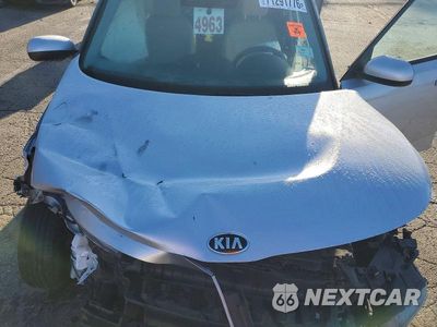Zdjęcie 12 z 13 samochodu: 2020 KIA SOUL LX VIN:KNDJ23AU7L7089515 - miniatura