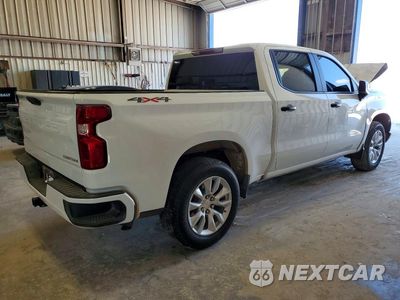 Trzecie zdjęcie samochodu z tyłu: 2025 CHEVROLET SILVERADO K1500 CUSTOM VIN:1GCPKBEK7SZ157165 - miniatura
