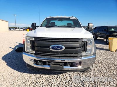 Piąte zdjęcie samochodu w środku: 2019 FORD F550 SUPER DUTY VIN:1FDUF5GT3KDA04497 - miniatura