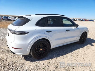 Trzecie zdjęcie samochodu z tyłu: 2022 PORSCHE CAYENNE GTS VIN:WP1AG2AYXNDA38527 - miniatura
