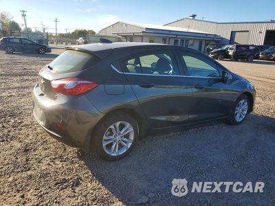 Trzecie zdjęcie samochodu z tyłu: 2019 CHEVROLET CRUZE LT VIN:3G1BE6SM4KS581455 - miniatura