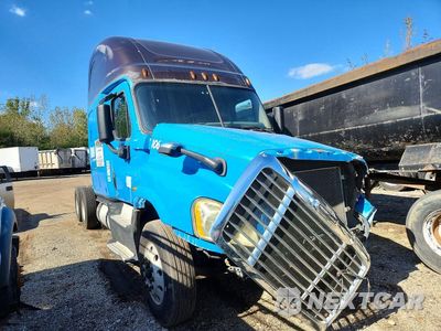 Czwarte zdjęcie samochodu z boku: 2015 FREIGHTLINER CASCADIA SEMI TRUCK VIN:3AKJGLD58FSGD9995 - miniatura